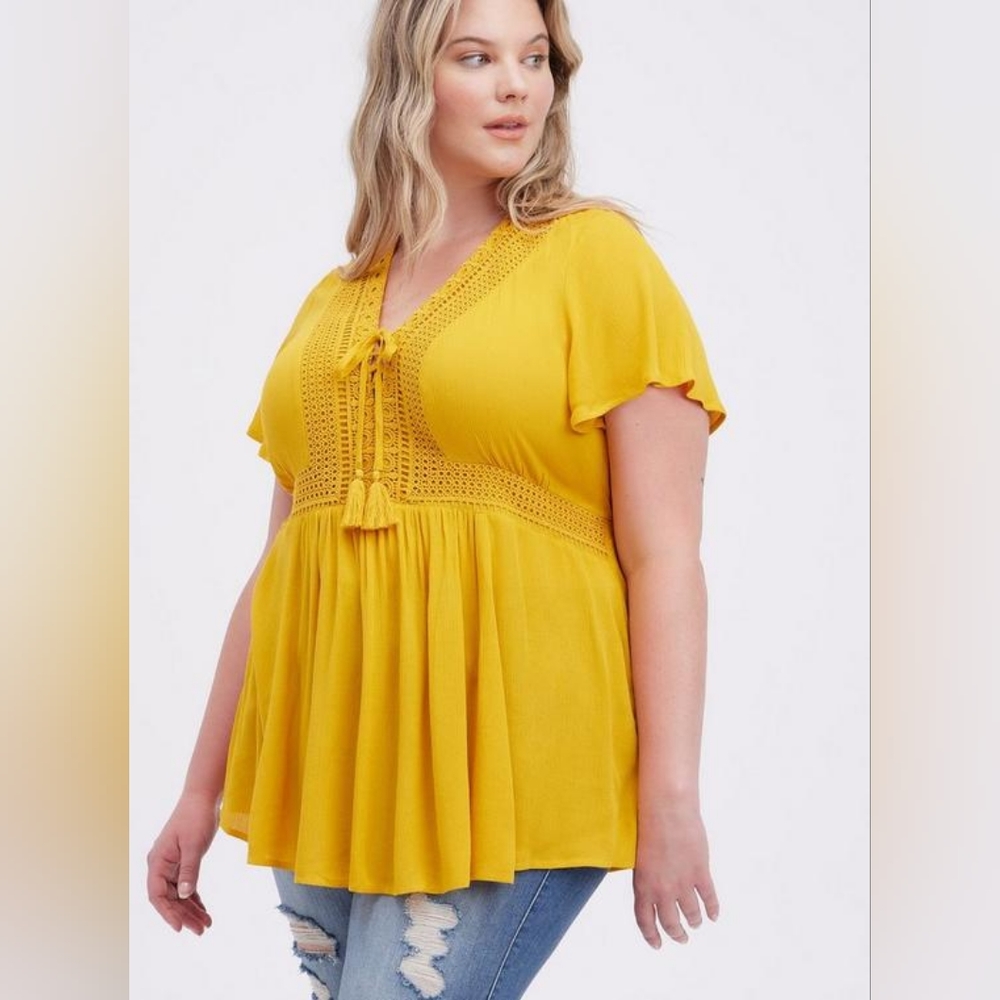 NWT Torrid 1 Babydoll Crinkle Gauze Crochet Inset Lace-Up Top